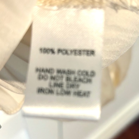 Lulu's Women Cream Satiny Milkmaid Off the Shoulder Top in Size S - Picture 11 of 11